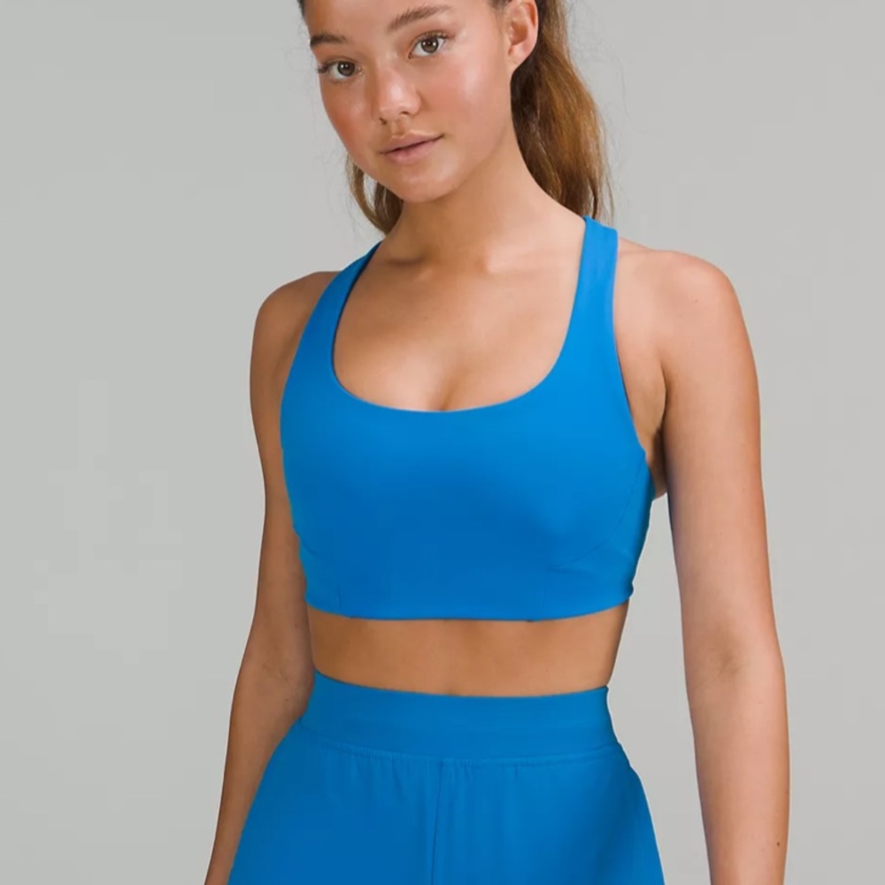 NWT Wunder Train Bra size 6
Medium Support, C/D Cup